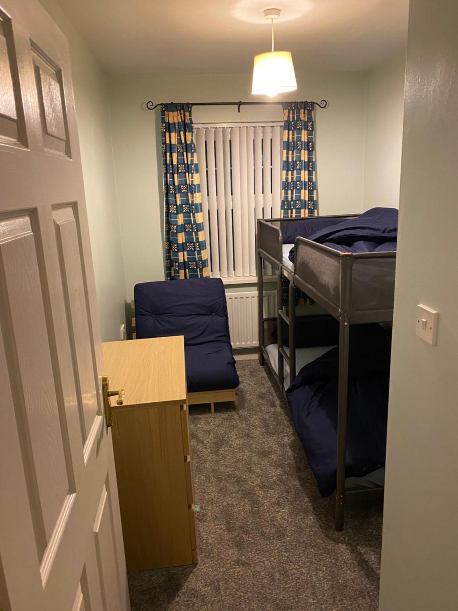 Walnut Apartment Larne Buitenkant foto
