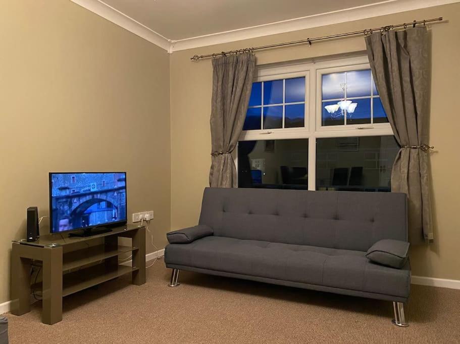 Walnut Apartment Larne Buitenkant foto