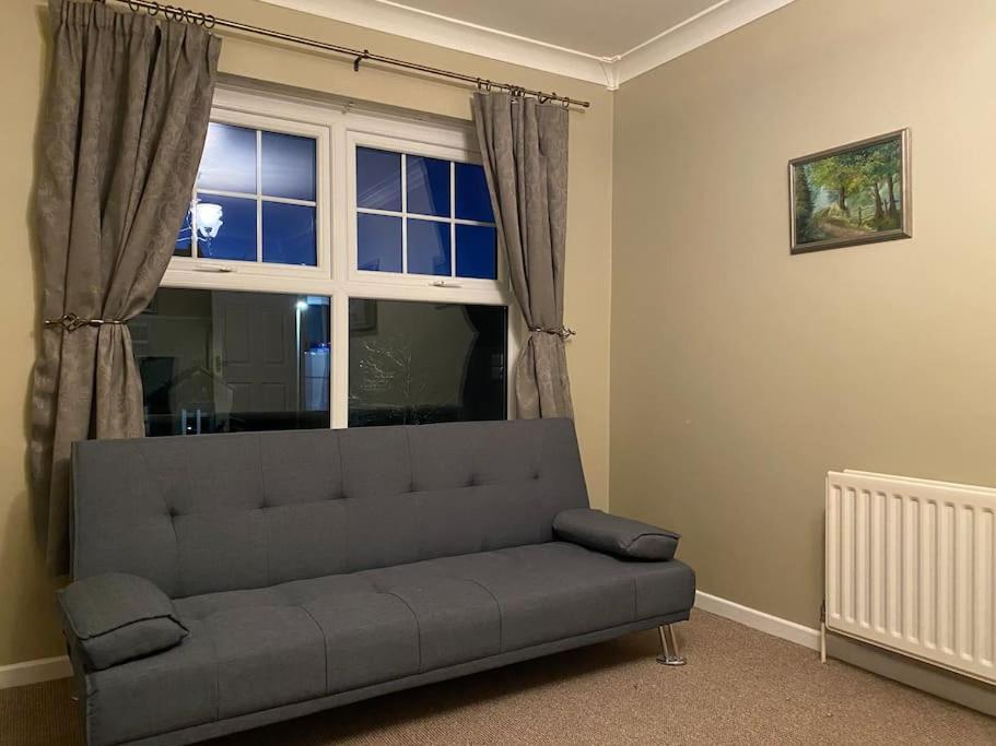 Walnut Apartment Larne Buitenkant foto