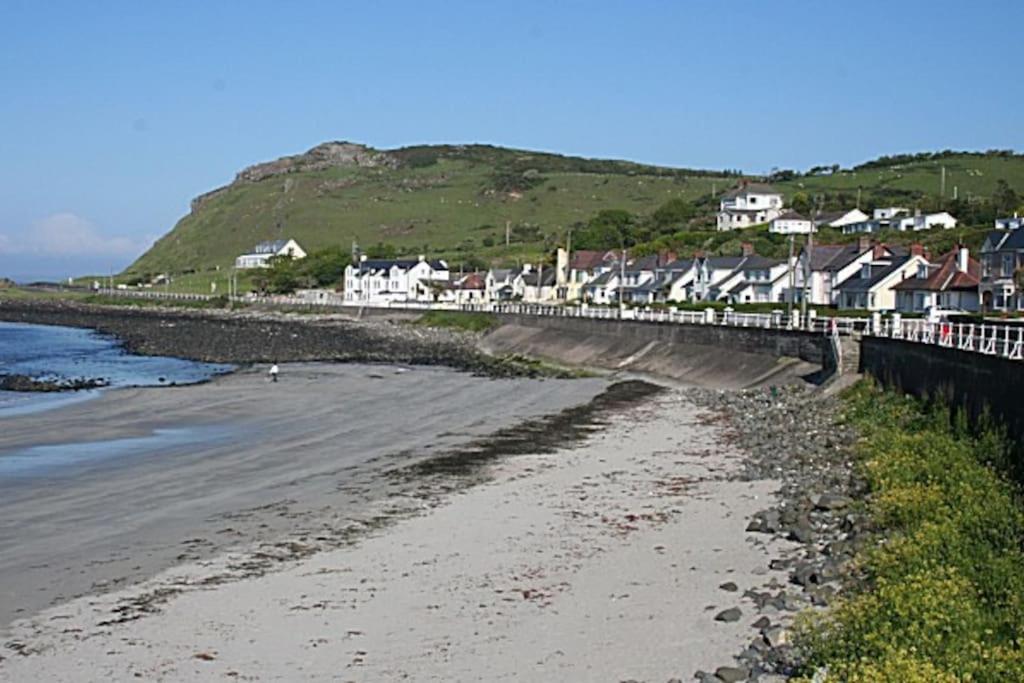 Walnut Apartment Larne Buitenkant foto